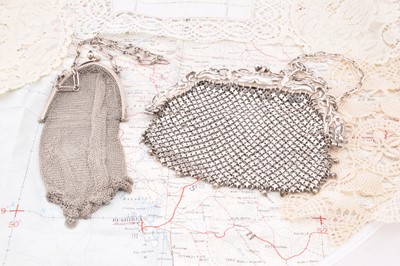 Lot 266 - A very fine silver mesh bag