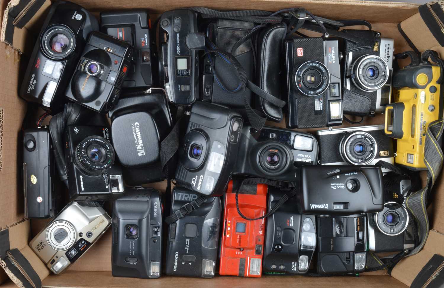 Lot 169 - A Tray of Compact Cameras