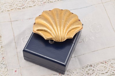 Lot 304 - A 9 carat gold Asprey clam shell compact