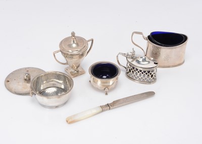 Lot 354 - A small collection of silver items