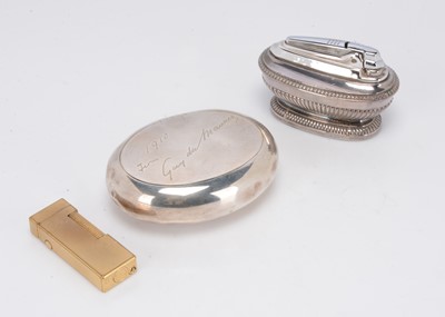 Lot 362 - Three smoking related items