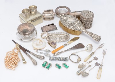 Lot 364 - A collection of silver and silver plate and other items