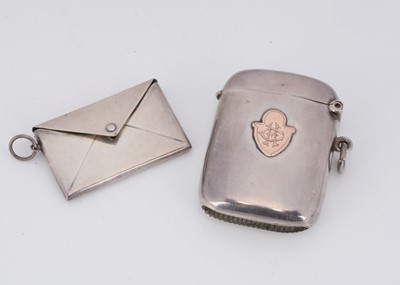 Lot 368 - Two early 20th century small silver collatable items