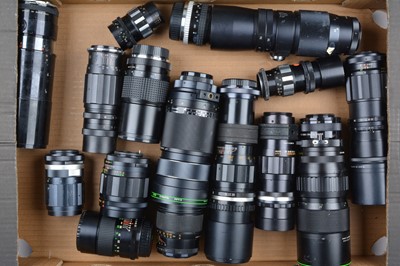 Lot 184 - A Tray of Prime Lenses