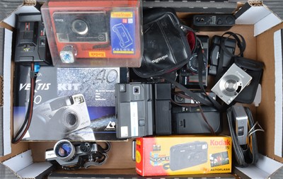Lot 192 - A Tray of Compact Cameras