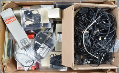 Lot 200 - A Tray of Remote Switches and Connecting Cables