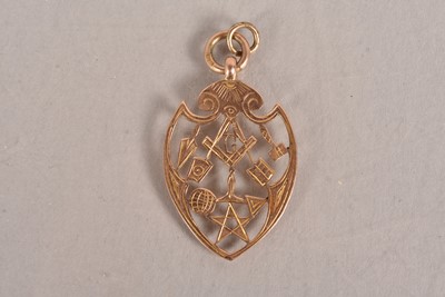 Lot 105 - A 9ct Gold Masonic Pendant