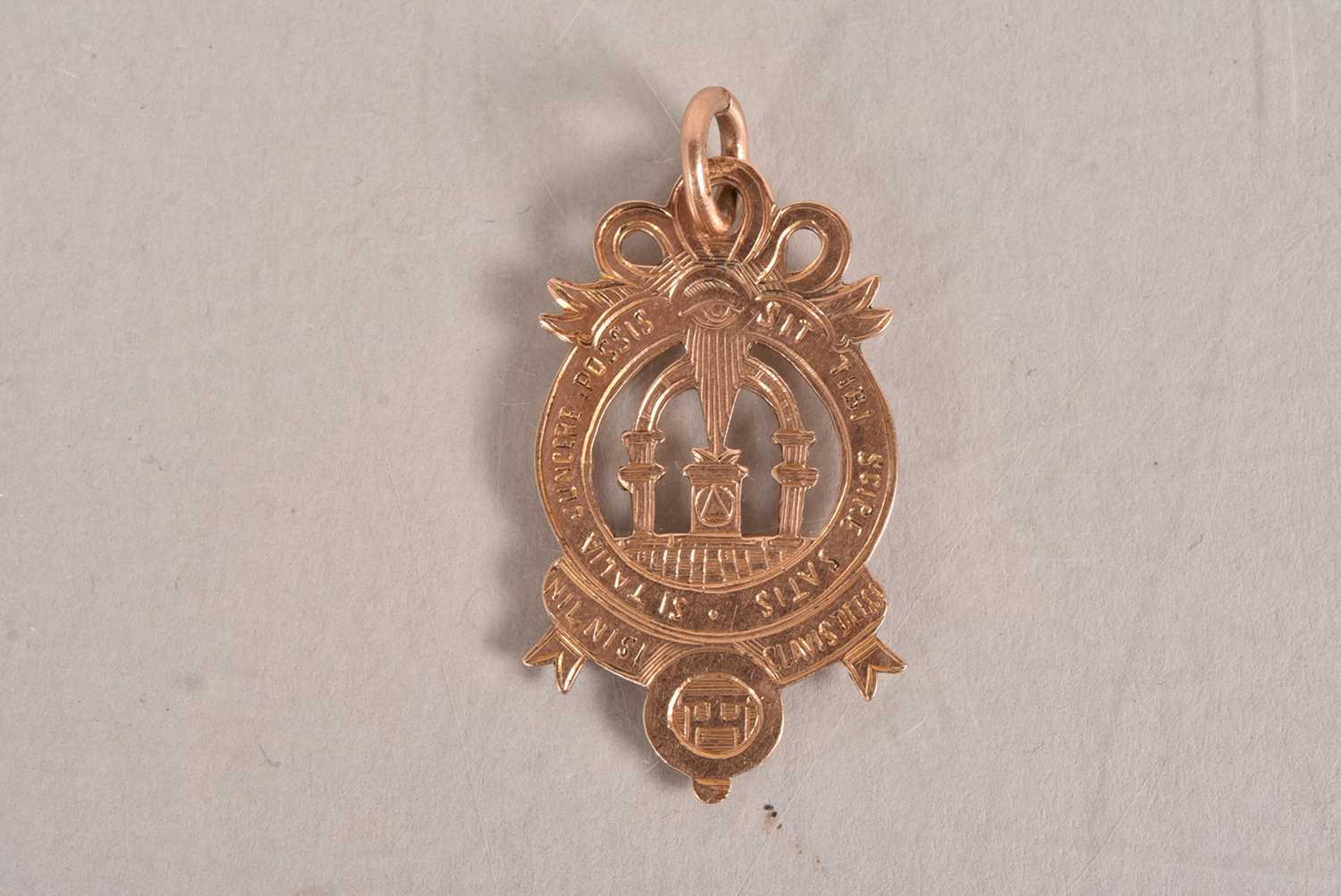 Lot 107 - A 9ct Gold Masonic Pendant