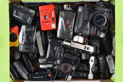 Lot 223 - A Tray of Compact Cameras