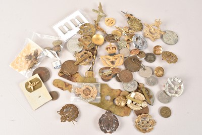 Lot 306 - An assortment of Commemorative medallions and RAF badges