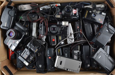 Lot 226 - A Tray of Compact Cameras