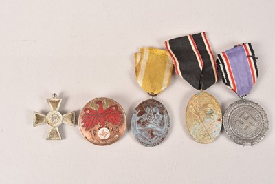 Lot 326 - A selection of German badges and medallions