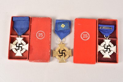 Lot 332 - A German 40 Year Faithful National Service medal