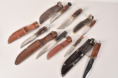 Lot 431 - An assortment of Hunting Knives