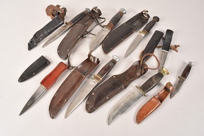 Lot 433 - An assortment of Hunting Knives