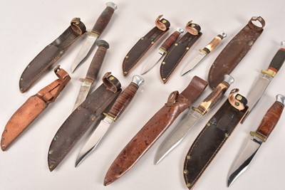 Lot 435 - An assortment of Hunting Knives