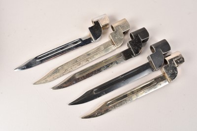 Lot 450 - A group of five No.9 Bayonets