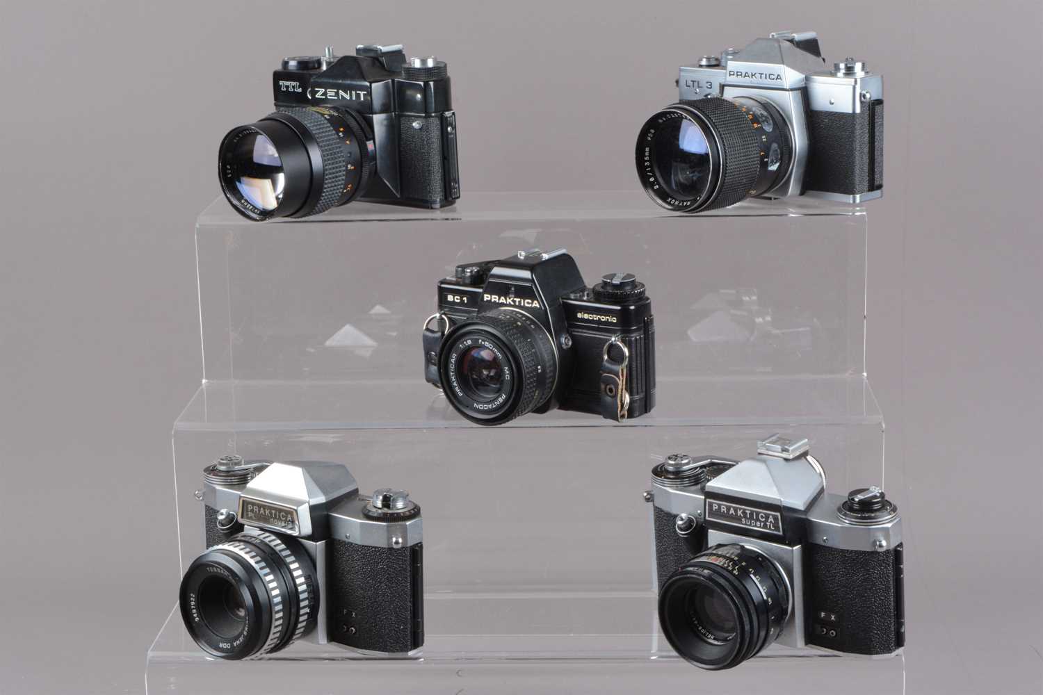 Lot 247 - A Group of Eastern Bloc Cameras