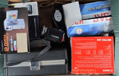 Lot 251 - Cine Cameras and Camcorders