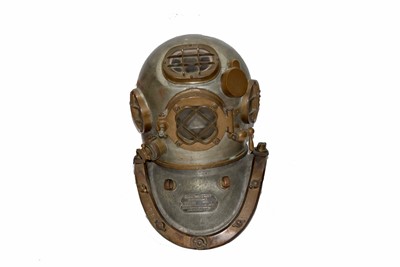 Lot 695 - A Vintage United States Navy Diving Helmet