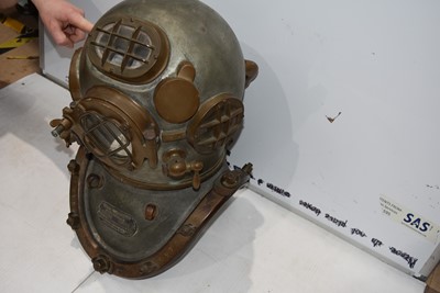 Lot 695 - A Vintage United States Navy Diving Helmet