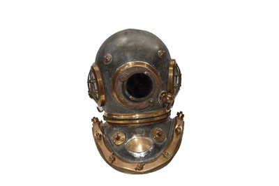 Lot 698 - An early 20th Century Siebe Gorman & C, Divers Helmet