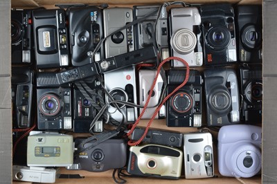 Lot 273 - A Tray of Compact Cameras