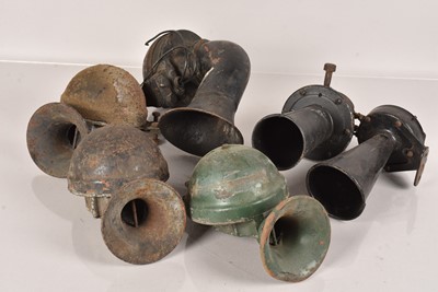 Lot 828 - A collection of Vintage Car Horns