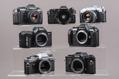 Lot 289 - A Tray of SLR Cameras