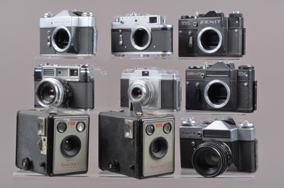 Lot 290 - A Tray of Various Cameras