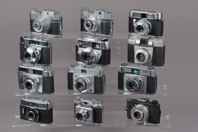 Lot 302 - A Tray of Viewfinder Cameras