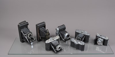 Lot 305 - A Tray of Folding Cameras