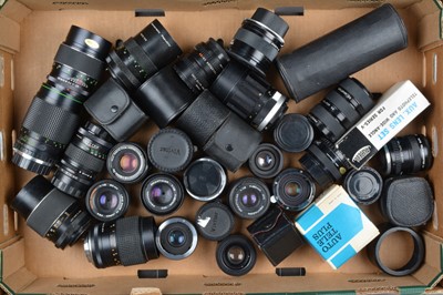 Lot 353 - A Tray of Prime Lenses