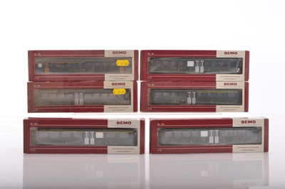 Lot 34 - Bemo HOe/HOm Swiss SBB Green Liveried Coaches (6)