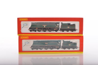 Lot 102 - Pair of Hornby 00 Gauge boxed BR green unrebuilt West Country Class Locomotives and Tenders (2)