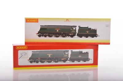 Lot 109 - Pair of Hornby 00 Gauge boxed BR green unrebuilt West Country Class Locomotives and Tenders (2)