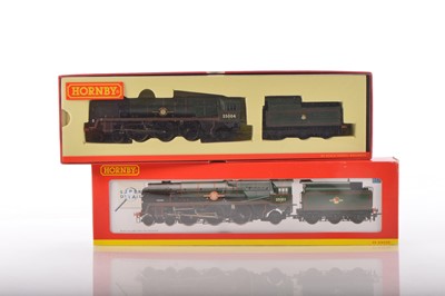 Lot 130 - Pair of Hornby 00 Gauge boxed BR green rebuilt Merchant Navy Class Locomotives and Tenders (2)