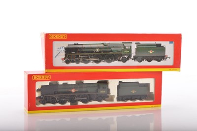 Lot 131 - Pair of Hornby 00 Gauge boxed BR green rebuilt Merchant Navy Class Locomotives and Tenders (2)