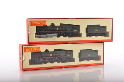 Lot 134 - Pair of Hornby 00 Gauge boxed BR green rebuilt Merchant Navy Class Locomotives and Tenders (2)