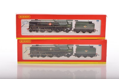 Lot 135 - Pair of Hornby 00 Gauge boxed BR green rebuilt Merchant Navy Class Locomotives and Tenders (2)