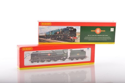 Lot 136 - Pair of Hornby 00 Gauge boxed BR green rebuilt Merchant Navy Class Locomotives and Tenders (2)