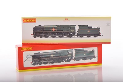 Lot 137 - Pair of Hornby 00 Gauge boxed BR green rebuilt Merchant Navy Class Locomotives and Tenders (2)