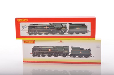 Lot 138 - Pair of Hornby 00 Gauge boxed BR green rebuilt Merchant Navy Class Locomotives and Tenders (2)