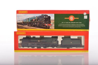 Lot 140 - Pair of Hornby 00 Gauge boxed BR green rebuilt Merchant Navy Class Locomotives and Tenders (2)