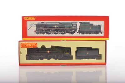 Lot 141 - Pair of Hornby 00 Gauge boxed BR green rebuilt Merchant Navy Class Locomotives and Tenders (2)