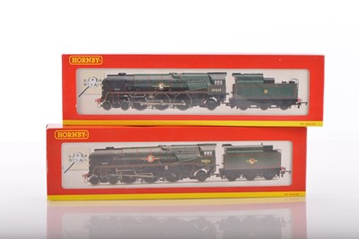 Lot 142 - Pair of Hornby 00 Gauge boxed BR green rebuilt Merchant Navy Class Locomotives and Tenders (2)