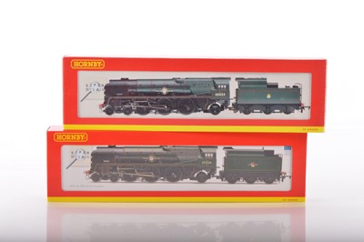 Lot 143 - Pair of Hornby 00 Gauge boxed BR green rebuilt Merchant Navy Class Locomotives and Tenders (2)