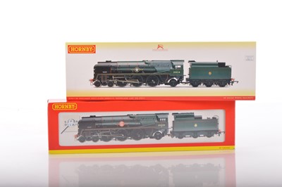 Lot 145 - Pair of Hornby 00 Gauge boxed BR green rebuilt Merchant Navy Class Locomotives and Tenders (2)