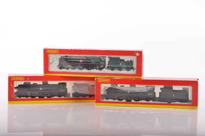 Lot 146 - Three Hornby 00 Gauge boxed BR green rebuilt Merchant Navy Class Locomotives and Tenders (3)