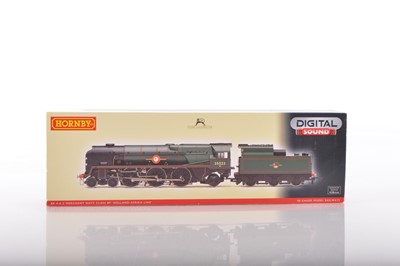 Lot 148 - Hornby 00 Gauge boxed R3130XS BR green rebuilt Merchant Navy Class 35023 'Holland Afrika Line' Locomotive and Tender